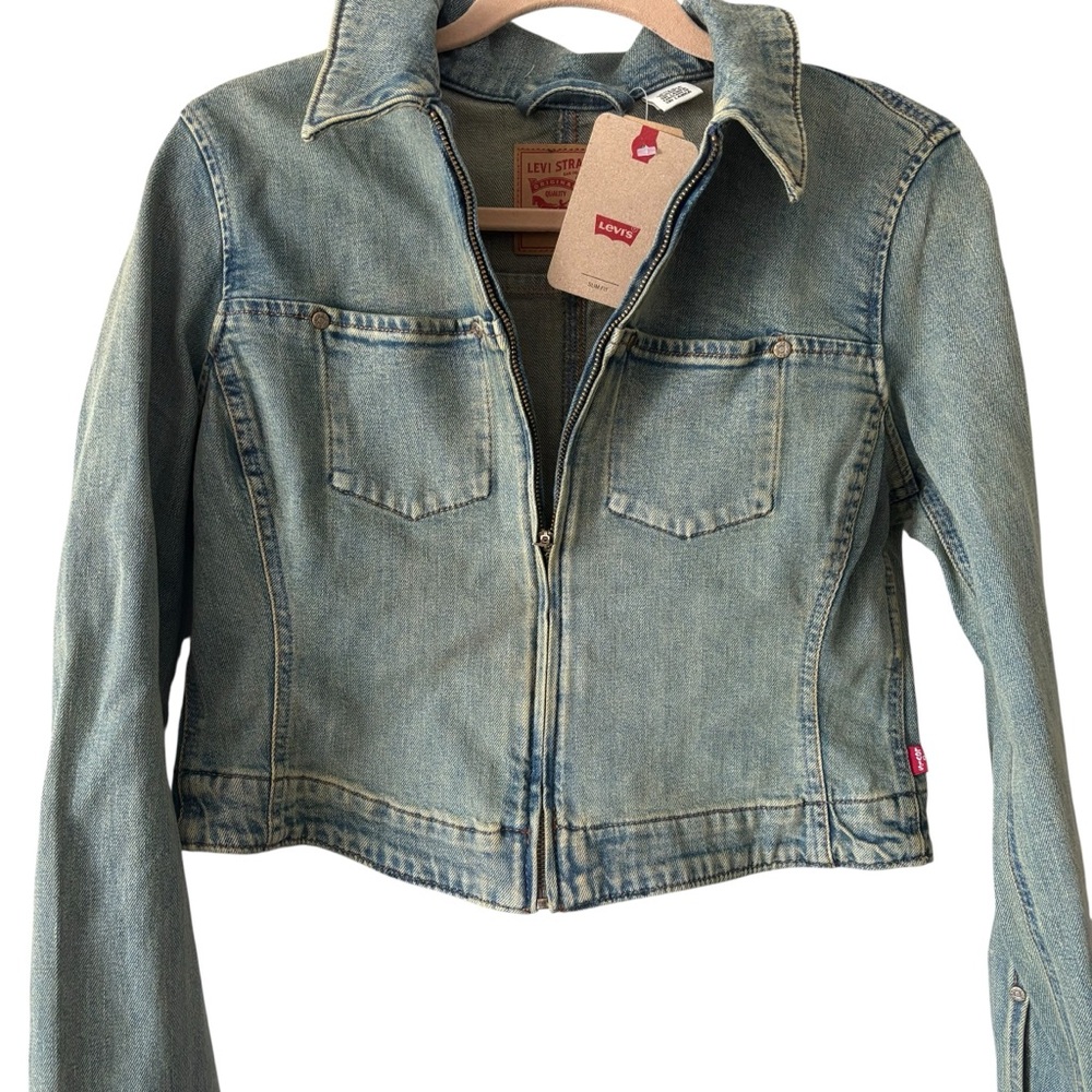 Women’s Levi’s Distressed Denim Jacket Cropped Full Zipper Size Large NWT - Picture 5 of 9